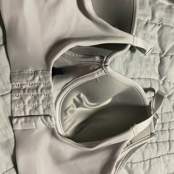 Leonisa used  bra white 38b , beige 38b - Picture 4 of 6